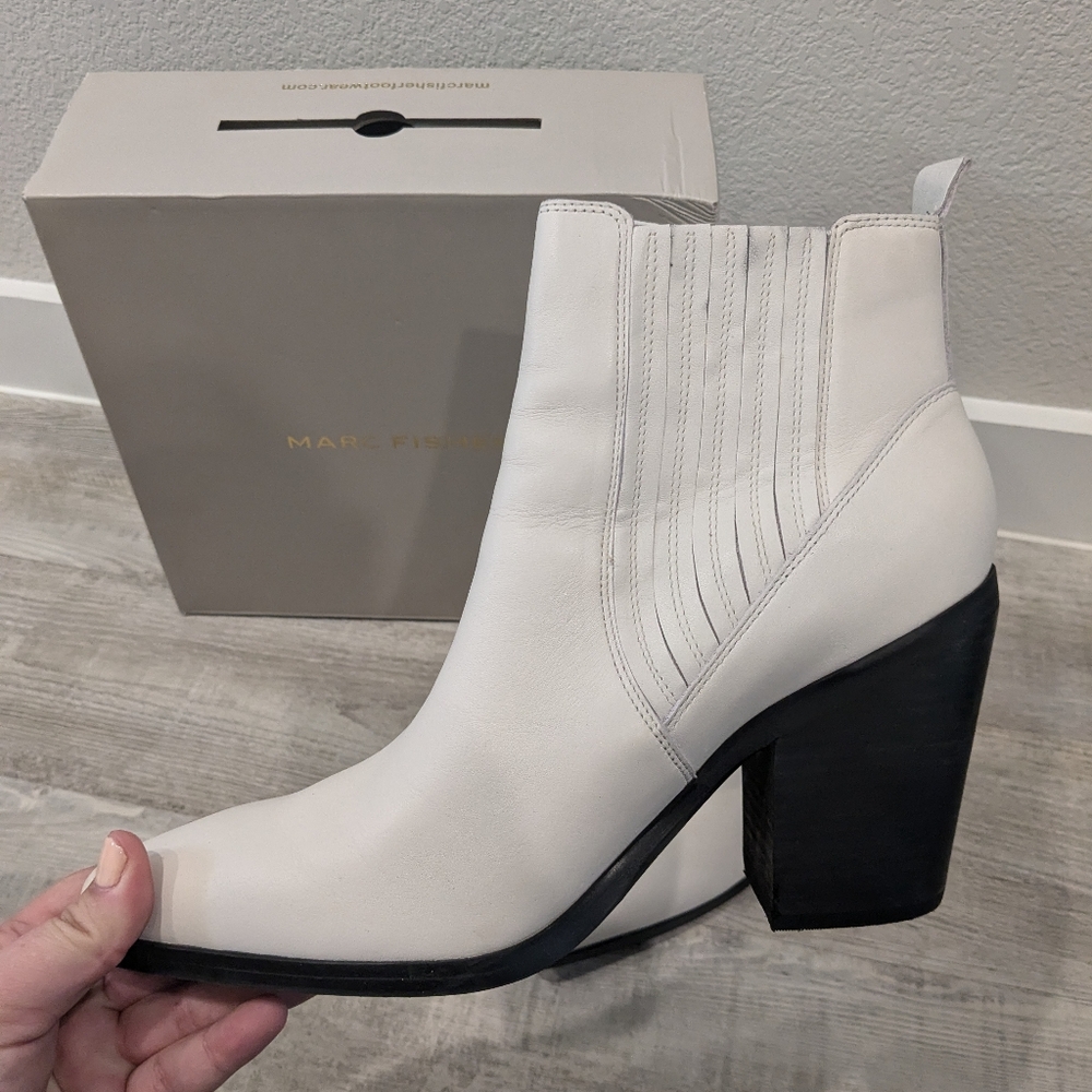 Marc Fisher size 11 white boots